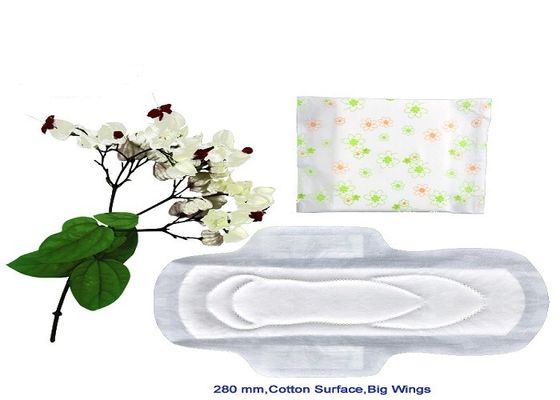 White PE Backsheet Bersayap Hypoallergenic Sanitary Pads Untuk Pendarahan Berat